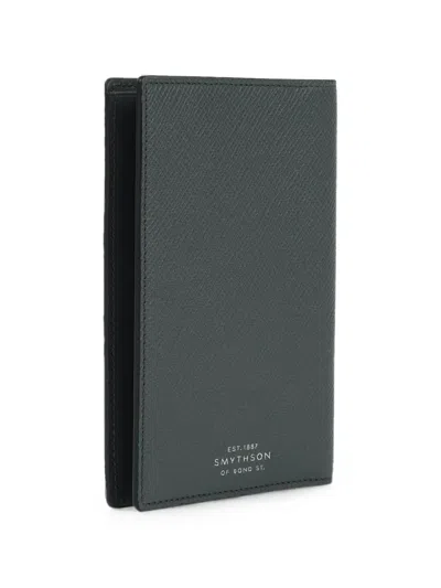 Smythson 파나마 크로스 그레인 여권 커버 In Green