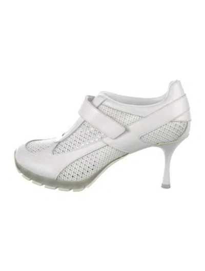 Pre-owned Sneex Leather Pumps In White