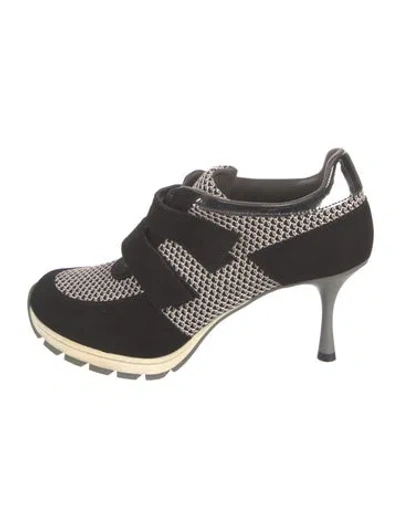 Pre-owned Sneex Suede Patterned Pumps In Black