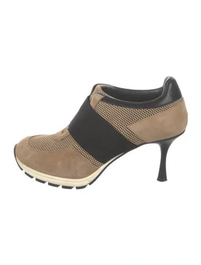 Pre-owned Sneex Suede Pumps In Black