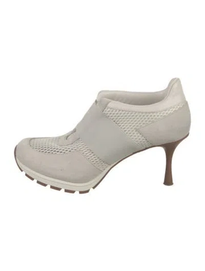 Pre-owned Sneex Suede Pumps In Neutral