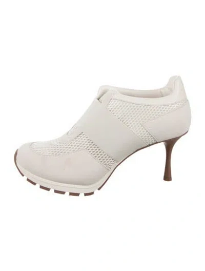 Pre-owned Sneex Suede Pumps In Neutral