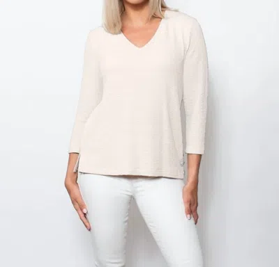 Sno Skins Seersucker Knit V-neck Top In White