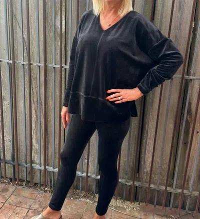 Sno Skins Soft And Cozy Set In Black