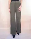 So Me Pleated Wavy Edge Pant In Olive In Green