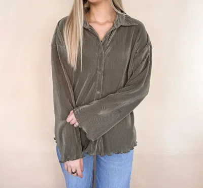 So Me Pleated Wavy Edge Shirt In Olive In Green