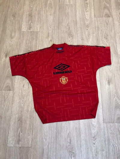Pre-owned Soccer Jersey X Umbro Vintage Umbro Manchester United Training Jersey 90's In Red