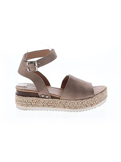 Pre-owned Soda Sandals In Brown