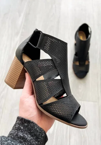 Soda Women Cut-out Heel In Black