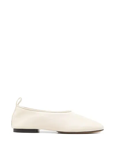 Soeur Bala Pull-tab Ballet Flats In White