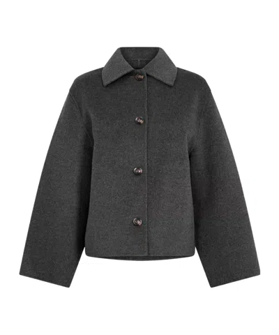 Soeur Short-sleeved Button-down Jacket In Gray