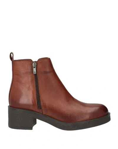 Sofia Mare Woman Ankle Boots Tan Size 9 Leather In Brown