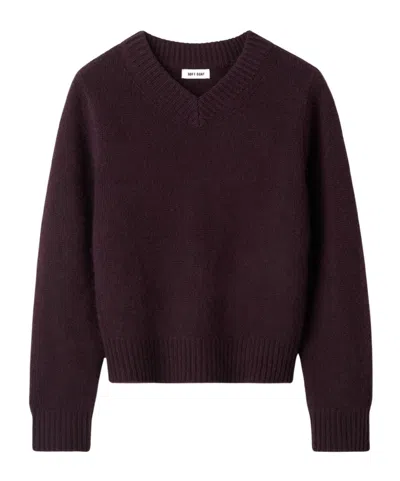 Soft Goat Chunky V-neck Sweater In Burgundy
