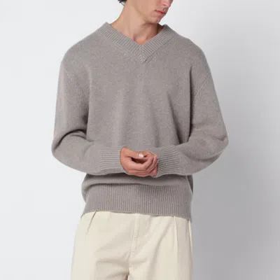 Soft Goat Greige Cashmere V-neck Sweater In Gray