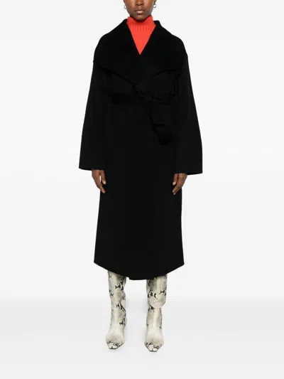Soft Goat Wool And Cashmere Coat In Black