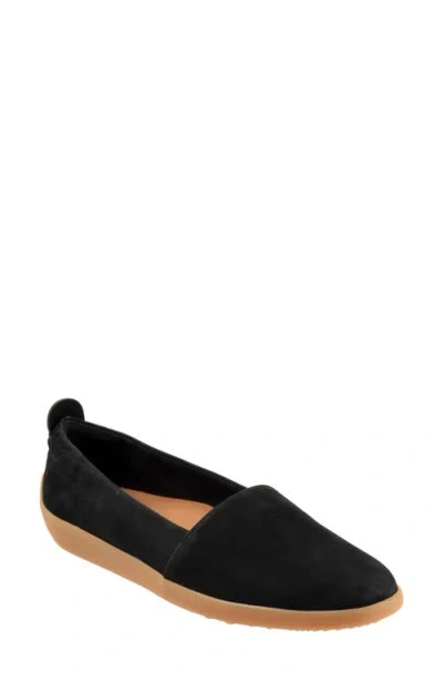 Softwalk ® Deva Flat In Black Nubuck