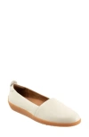 Softwalk ® Deva Flat In Off White