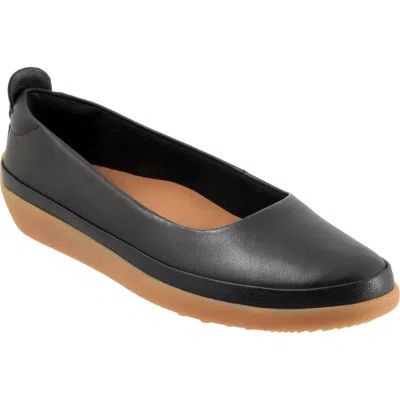 Softwalk ® Disa Flat In Black