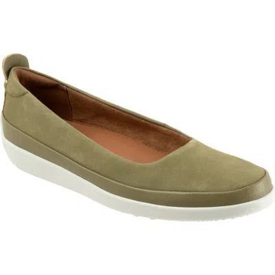 Softwalk ® Disa Flat In Olive Nubuck