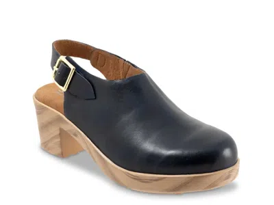 Softwalk Fairbanks Clog In Black