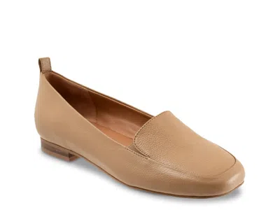 Softwalk Kingston Slipon In Brown