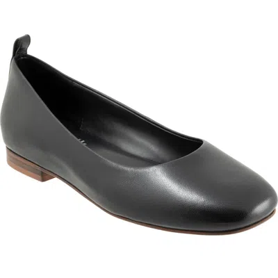 Softwalk ® Kiris Flat In Black
