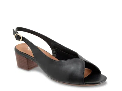 Softwalk Lakewood Sandal In Black