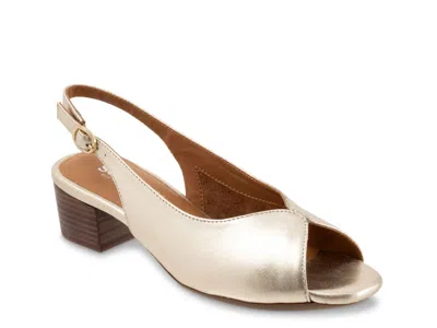 Softwalk Lakewood Sandal In Gold