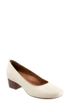 Softwalk ® Lynn Pump In White
