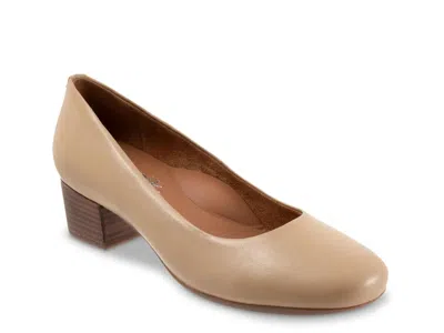Softwalk Lynn Pump In Nude