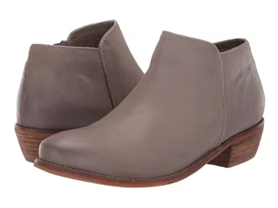 Softwalk Rocklin In Brown