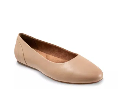 Softwalk Shiraz Ballet Flat In Neutral