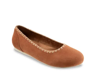 Softwalk Sonoma Flat In Brown