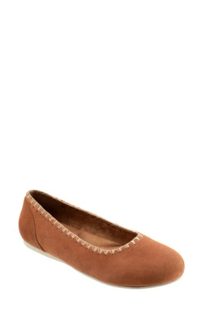 Softwalk ® Sonoma Flat In Brown
