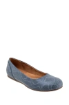 Softwalk ® Sonoma Flat In Smoke Snake