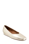 Softwalk ® Vellore Flat In Champagn Met