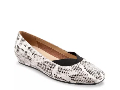 Softwalk Viana Ballet Flat In Multi