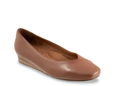 Softwalk Vina Slipon In Brown