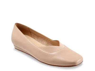 Softwalk Wide Width Viana Ballet Flat In Neutral