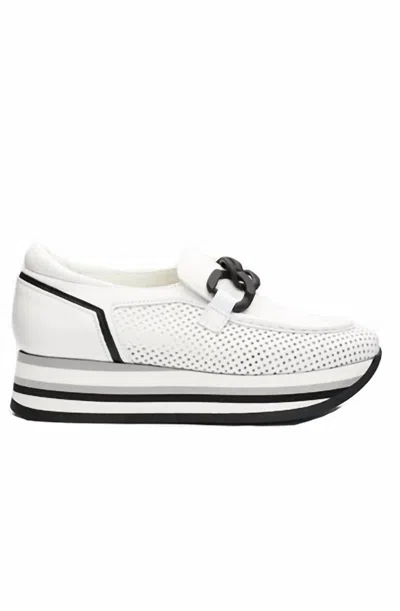 Softwaves Cassie Sneaker In White/black