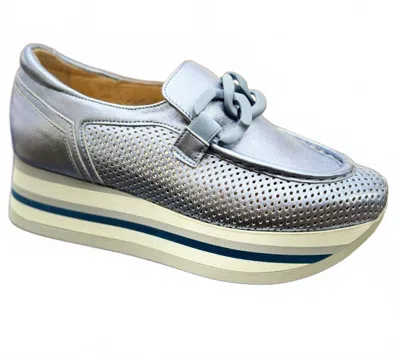 SOFTWAVES WOMEN'S CASSIE SNEAKERS IN SKY