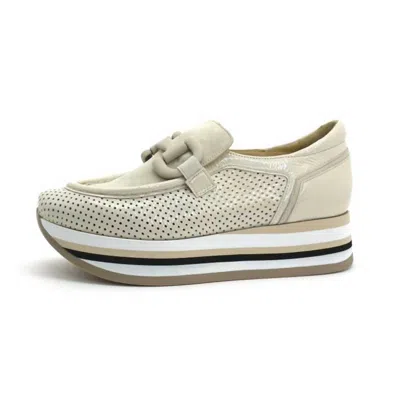 Softwaves Women's Clarice Sneaker In Coco