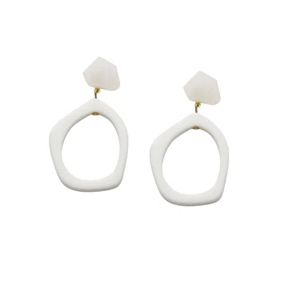 Sohi Women's Daisy White The Oyuk Drop Earrings