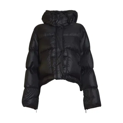 SOLOTRE TAILORED MINIMALIST BLACK COAT WITH STRUCTURED FIT