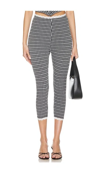 Somebodee Gina Capri Pants In 黑色