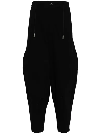 Songzio Loose Fit Darted Trousers In Schwarz