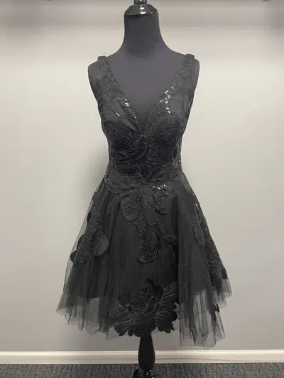 Sophia Thomas V-neck Tulle Cocktail Dress In Black