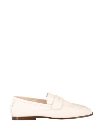 Sophique Essenziale Loafers In White