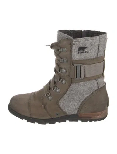 Pre-owned Sorel Leather Colorblock Pattern Boots In Green