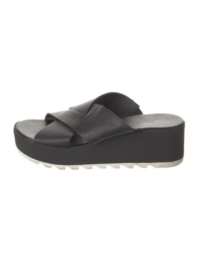 Pre-owned Sorel Leather Slides In Black